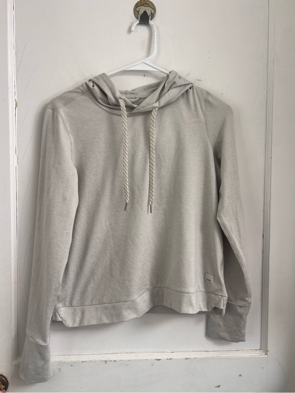 Vuori Halo Essential
Hoodie Pale
Heather Gray Womens
Size XS DreamKnit